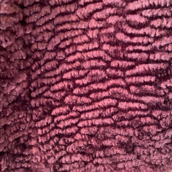 Faux Fur Coat in a unique texture. - Picture 2 of 2